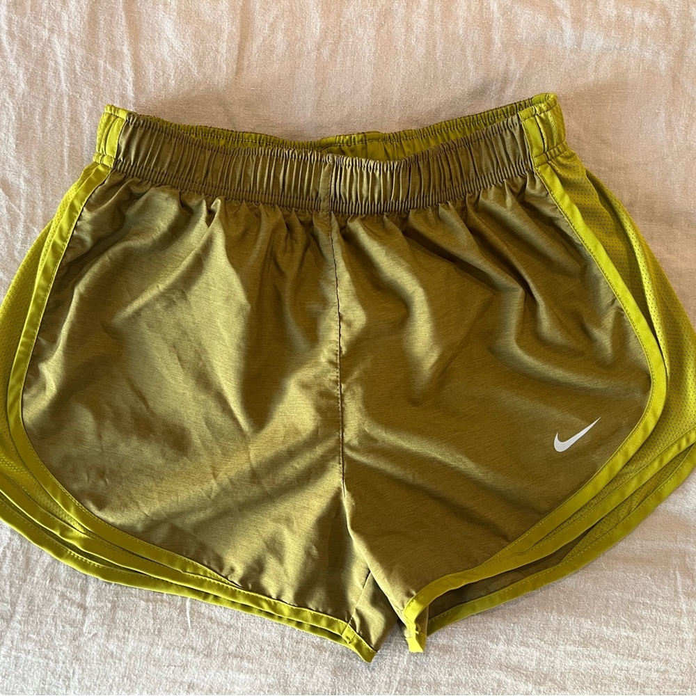 Nike Green Athletic Shorts Lightweight Moisture-Wicking